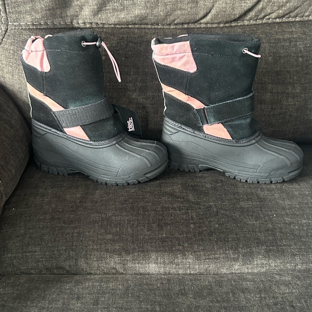 totes Kids Boots Black and Pink